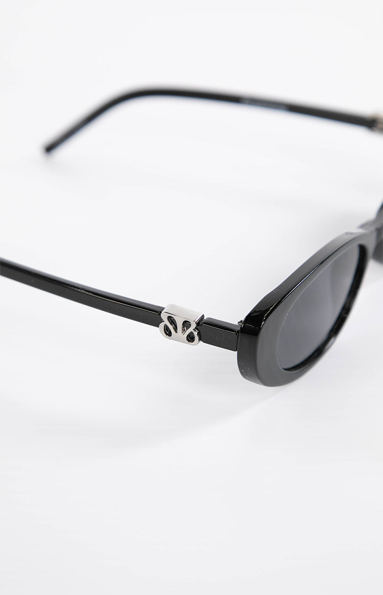 Beginning Julie Black Rounded Sunglasses Image